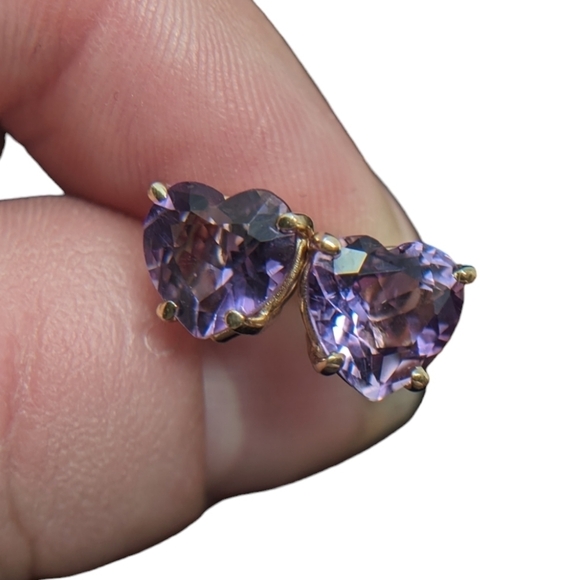 14k Solid Gold 8x8mm Heart Shaped Amethyst Stud Earrings - Picture 1 of 16